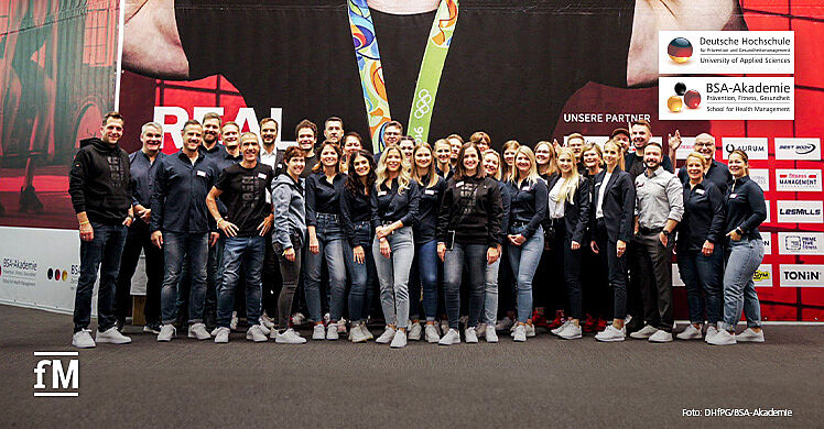 Die Teams von DHfPG, BSA-Akademie, DSSV und fMi auf dem Aufstiegskongress 2023 in Mannheim