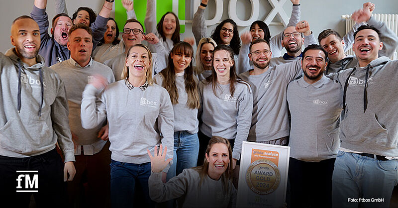 fitbox-Team freut sich über die Auszeichnung von igenda zur Partnerzufriedenheit