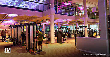 Sports Club Studio in Hamburg-Wandsbek mit großem Sportpool, Wellnessbereich und modernsten Geräten