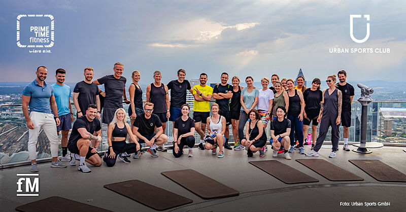 Workout über den Dächern Frankfurts: Mit dabei auch PRIME TIME fitness CEO Henrik Gockel und Urban Sports Club CEO und Mitgründer Benjamin Roth
