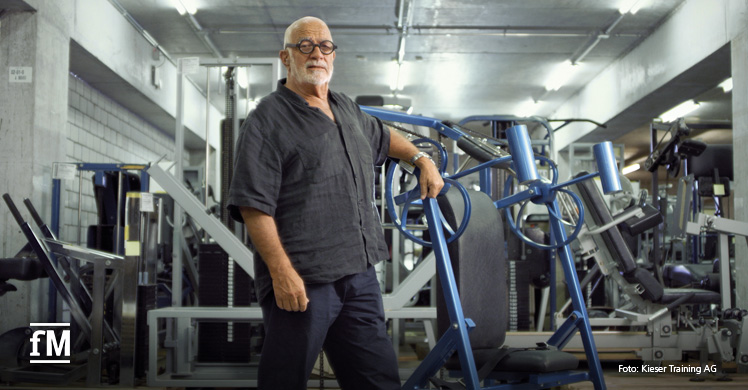 Werner Kieser an der legendären Nautilus-Pullover-Maschine