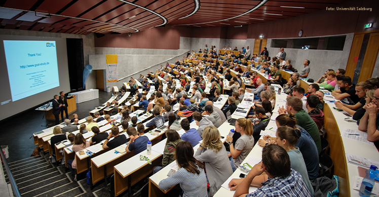 Das Fachpublikum verfolgt die Vorträge der Experten aus Australien, Schweden, Großbritannien, der Schweiz, Deutschland und Österreich beim sechsten Salzburger Sport-Physiotherapie Symposium im AudiMax.