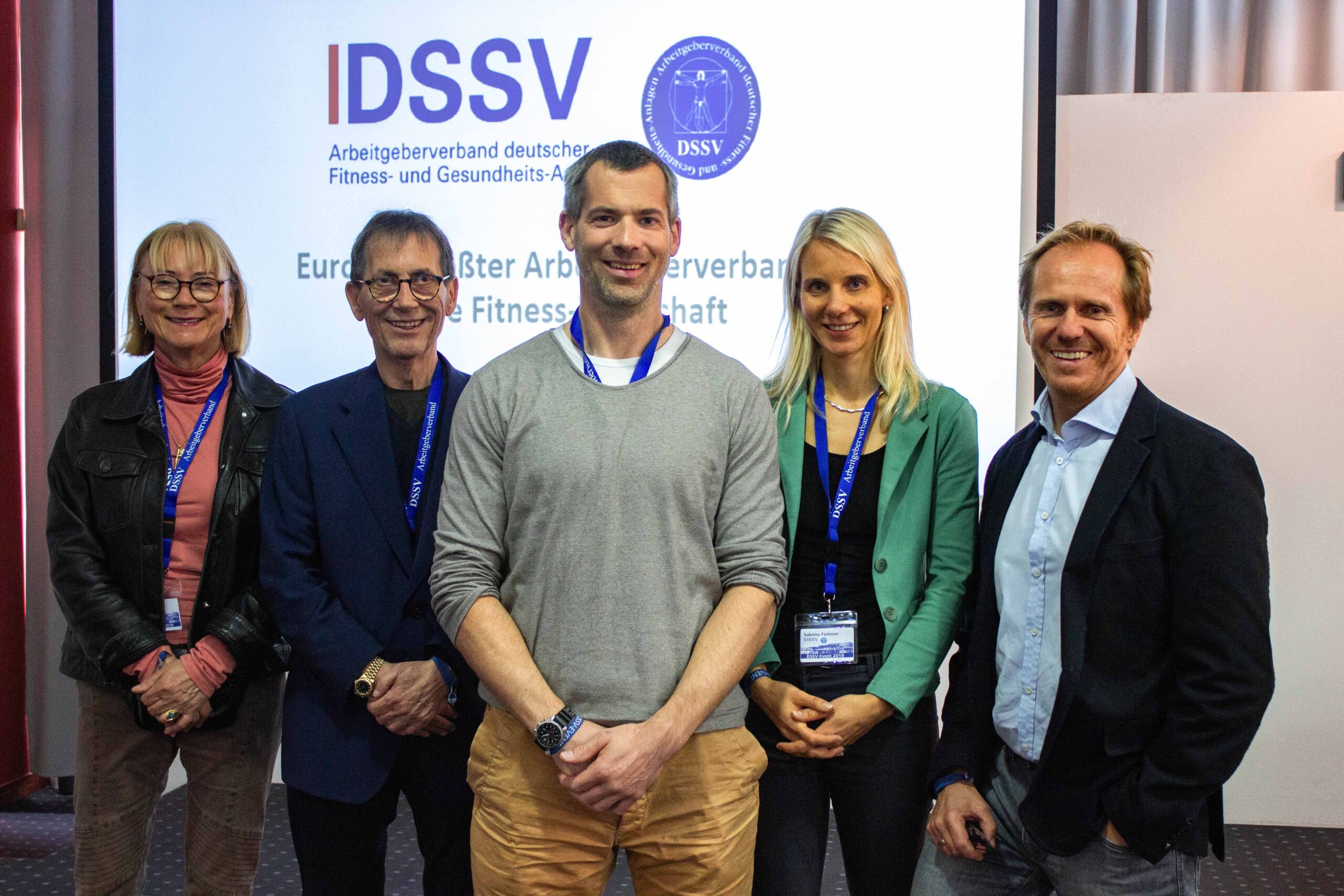 9. Europäischer Fitnesskongress auf der Belfis mit (von links): Birgit Schwarze (DSSV-Präsidentin), Refit Kamberovic (DSSV-Geschäftsführer), Daniel Kaptain (DHfPG), Sabrina Fütterer (DSSV-Geschäftsstellenleiterin) und Les Mills Germany CEO Mark Fest.