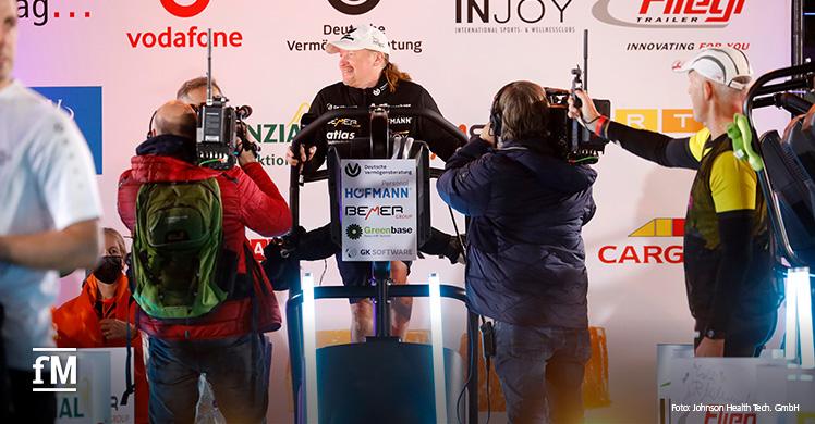 Joey Kelly auf der Matrix Climbmill beim RTL Spendenmarathon 2022.