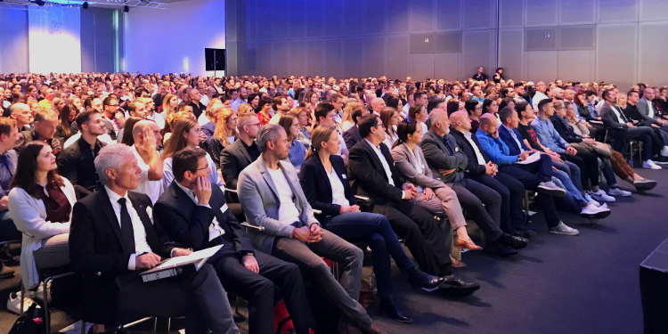 Alle Augen auf Ironman-Weltmeister Jan 'Frodo' Frodeno beim Aufstiegskongress 2019