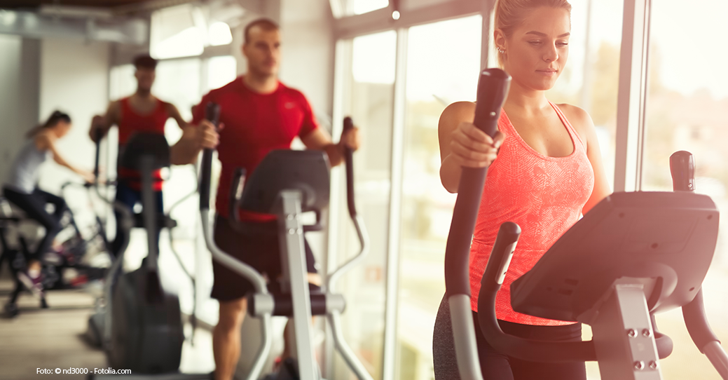 Stepper oder Indoor Bike? Die Abwechslung macht Ausdauertraining auch im Fitnessstudio spannend.