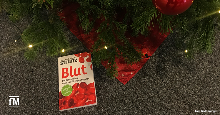 Ein Buch unter dem Weihnachtsbaum: Unser Buchtipp 'Blut' von Bestsellerautor Dr. med. Ulrich Strunz