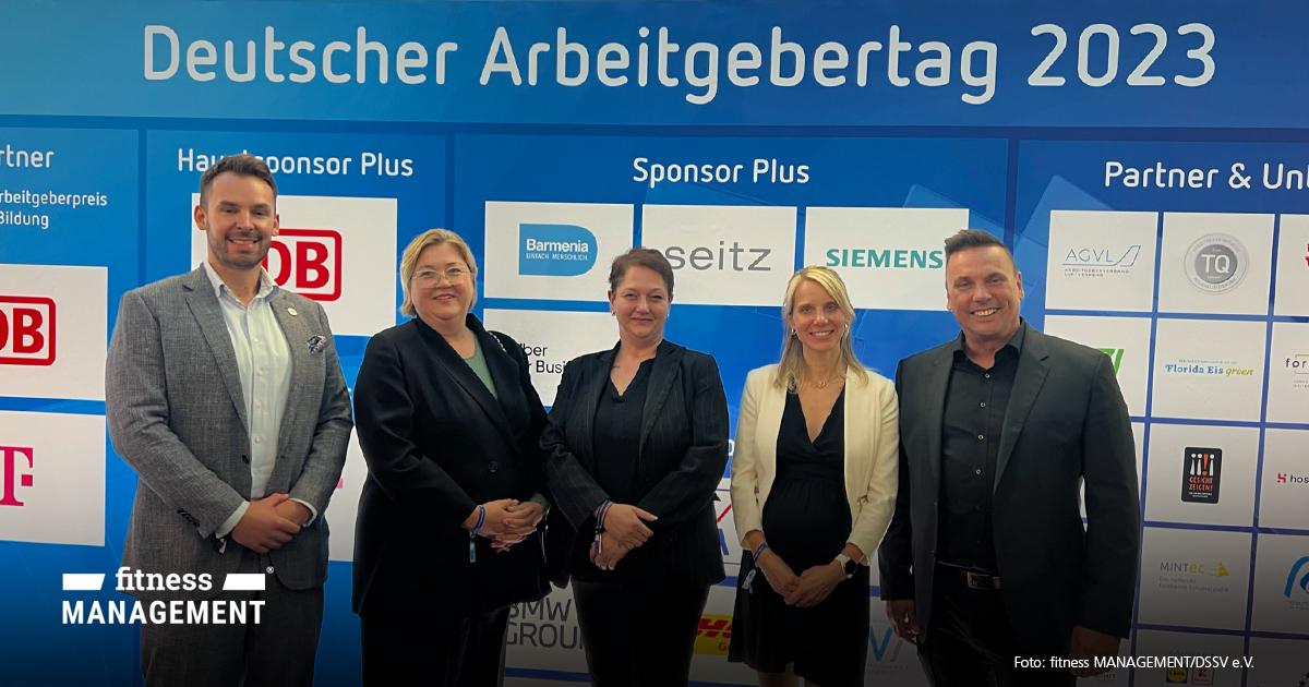 V. l.: Janosch Marx (fM), Jutta Keinath (Schmidt Gruppe und FitX), Gülizar Cihan (DSSV), Sabrina Fütterer (DSSV) und Michael Birk (DHZ Fitness Europe GmbH) beim DAT 2023