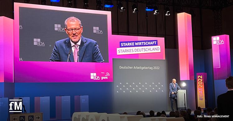 Arbeitgeberpräsident Dr. Rainer Dulger forderte zum politischen Umdenken auf, um den Wirtschaftststandort Deutschland nicht zu gefährden.