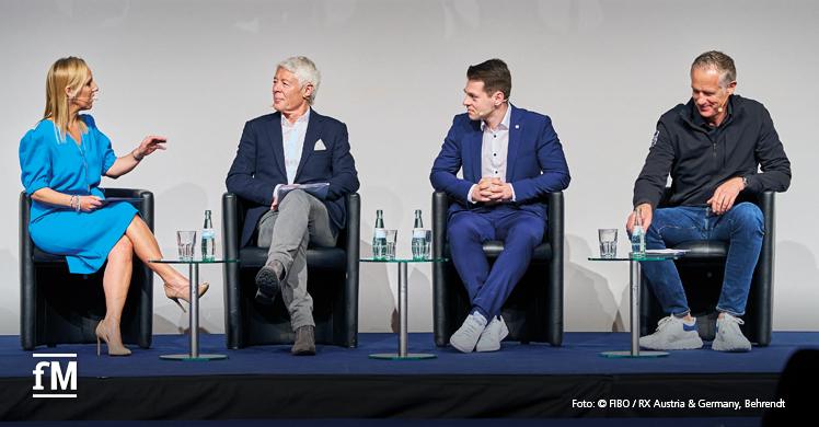 Emily Whigham moderierte die Podiumsdiskussion mit Prof. Dr. Thomas Wessinghage (DSSV), Phillipp Hartewig (MdB) und Henrik Gockel (PRIME TIME fitness)