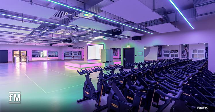 Die Technogym-Bikes stehen schon bereit im neuen FitX-Studio in Kaiserslautern