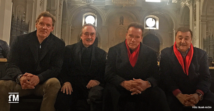 Freunde unter sich: Ralf Möller, Albert Busek, Arnold Schwarzenegger und Robert Emami beim gemeinsamen Besuch der Michaels-Kirche (München)