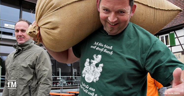 Kraftsportler tragen 100 Kilogramm Mehlsack um die Wette: Deutscher Mühlentag 2019 auf der Fessler Mühle in Sersheim