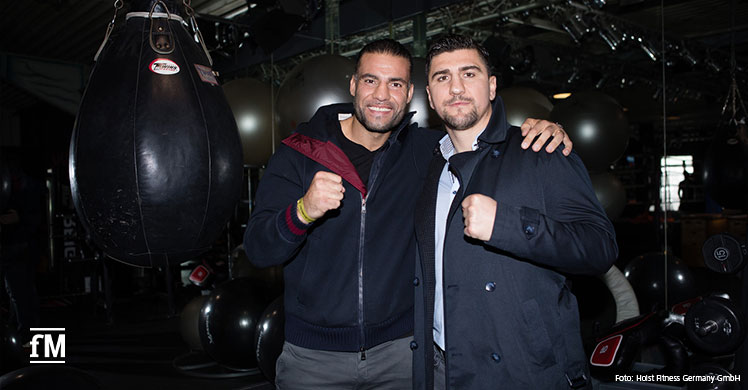 Boxer unter sich auf der Fitnessmesse bei HOIST: Der ehemalige Boxweltmeister Marco Huck (rechts) und der amtierende Schwergewichtsweltmeister Manuel Charr.