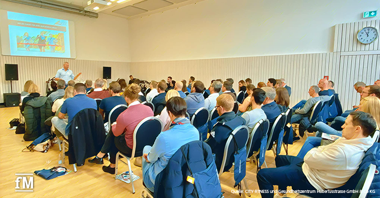 Vorträge zu BGM und Austauschmöglichkeiten beim milon-Netzwerktreffen im Evonik Gym im Sportpark Marl (Nordrhein-Westfalen)