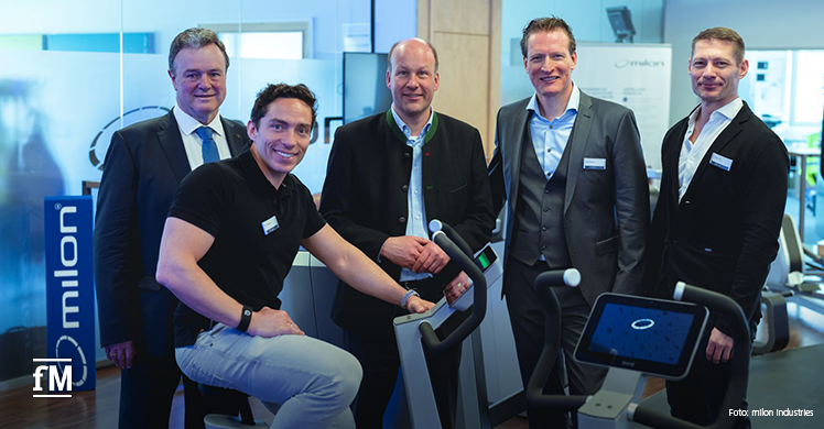 Gruppenbild auf der milon Hausmesse 2020 (von links): Michael Müller (Bürgermeister Emersacker), Wolf Harwath, Martin Sailer (Landrat Landkreis Augsburg), milon CEO Bernd Reichle und Andreas Kreil (Vertriebsleitung milon)