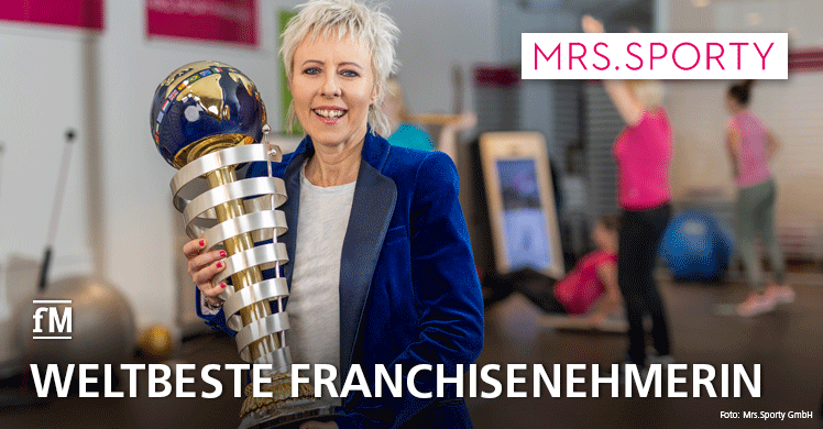 Stolz auf ihre Trophäe: Isabella Kling (Mrs.Sporty Franchisepartnerin) gewinnt internationalen Branchen-Award 'Best Franchisee of the World'