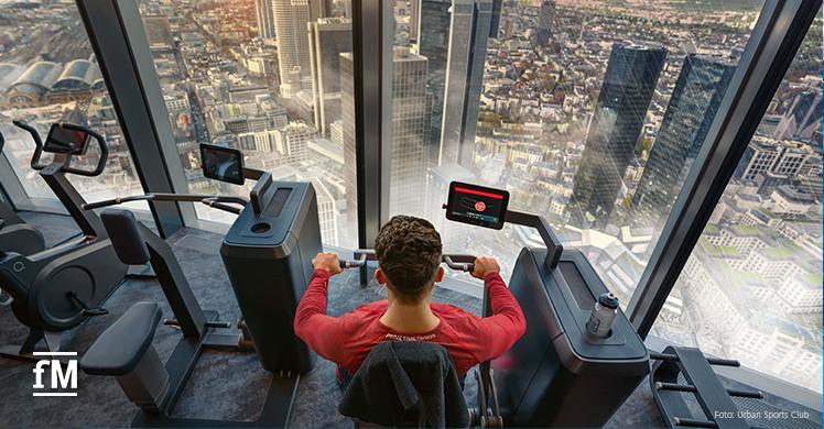 Atemberaubender Blick über Frankfurt während des Fitnesstrainings: Europas höchstes Fitnessstudio im MAIN TOWER.