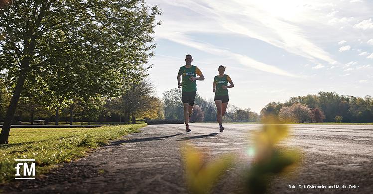 Katrin Schäfer (Diplom-Oecotrophologin, Laufcoach und Yogalehrerin) und Daniel Roth (Laufcoach, Athletiktrainer und zertifizierter Wanderführer) – Autoren des Buchs 'Run Vegan'