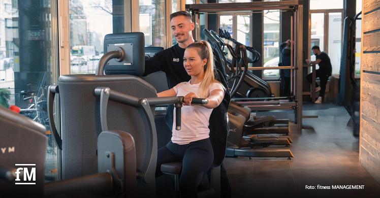 Personal Training im PRIME TIME fitness mit modernster Ausrüstung und individueller Betreuung.