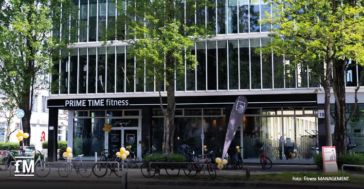 Außenansicht des PRIME TIME fitness Studios auf dem Kampnagel-Areal in Hamburg.