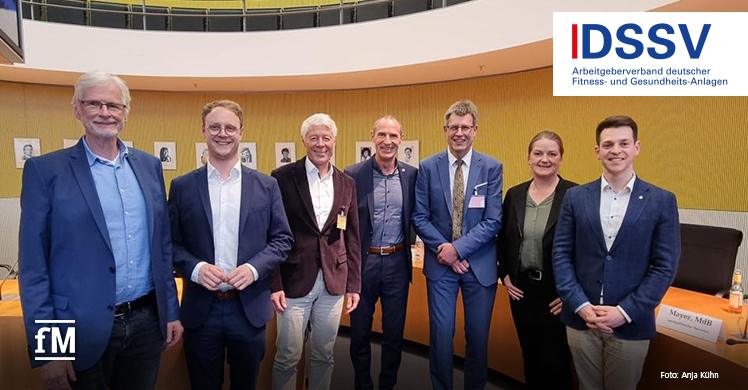 v. l.: Dr. Herbert Wollmann (SPD), Marcel Emmerich (Bündnis 90/Die Grünen), Prof. Dr. Thomas Wessinghage (DSSV), Frank Ullrich (SPD, Vorsitzender Sportausschuss), Thomas Weikert (DOSB), Tina Winklmann (Bündnis 90/Die Grünen), Philipp Hartewig (FDP)