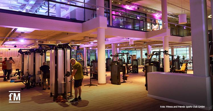 Sports Club Studio in Hamburg-Wandsbek mit großem Sportpool, Wellnessbereich und modernsten Geräten