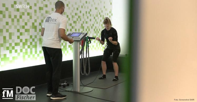 Zum Videobeitrag 'DOC Fischer' des SWR in der ARD Mediathek: Wie effektiv und gesund ist EMS-Training?