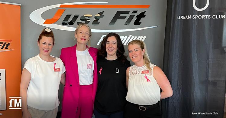 Freuen sich über die USC-Spendenaktion am Weltfrauentag für Pink Ribbon Deutschland (von links): Sarah Kuppinger (Clubleiterin Just Fit Premium im Mediapark Köln), Christina Kempkes (Pressesprecherin Pink Ribbon Germany), Franziska Müller (PR Managerin Urban Sports Club) und Christina Bönsch (stellvertretende Clubleiterin Just Fit im Mediapark Köln)