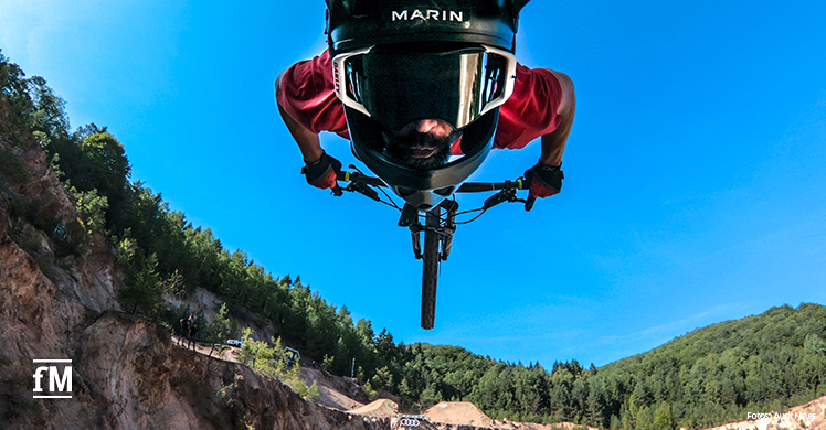 Timo Pritzel Flip auf dem Bike