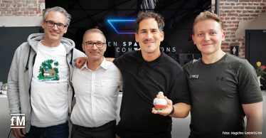 Freuen sich über die Zusammenarbeit (von links): Daniel Hanelt (CEO Magicline), Simon Hartmann (Senior Sales EGYM), Daniel Sichelschmidt (Junior Sales), Konstantin Wolkowa (Profit Center Manager Magicline)