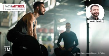 Berücksichtigung der Leistungsfähigkeit und der Tagesform der Kundinnen und Kunden bei der Trainingsplanung