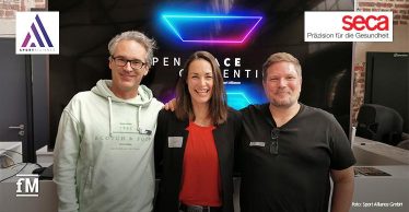 Angelina Zirkel (Vertriebsleiterin medical Fitness DACH bei seca), Sven Eismann (rechts, Partner & Key Account Executive der Magicline) beim Open SPACE Conventions Event in Krefeld.