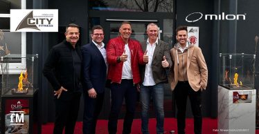 Markus Rauluk (Medical Active), Bernhard-Stefan Mülller (CEO milon), Ralf Moeller, Patrick Arntzen und Phillip Kunz (beide Geschäftsführer City Fitness) bei der milon X Premiere im City Fitness