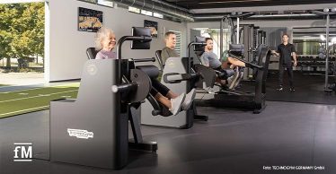 Mitglieder verschiedenen Alters nutzen Technogym-Geräte im Rahmen der 'Exercise is Medicine'-Initiative